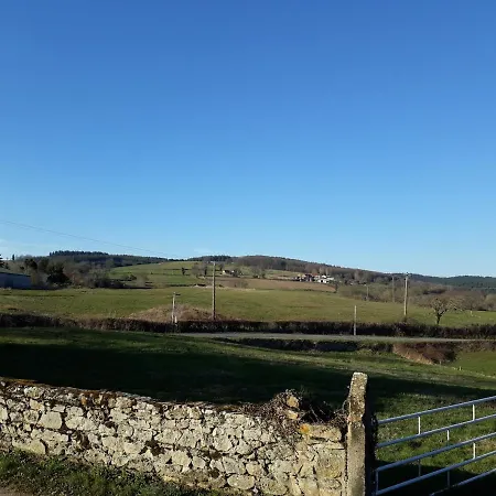 Maison De Maitre Vue Sur Le Puy De Dome Proche D Un *